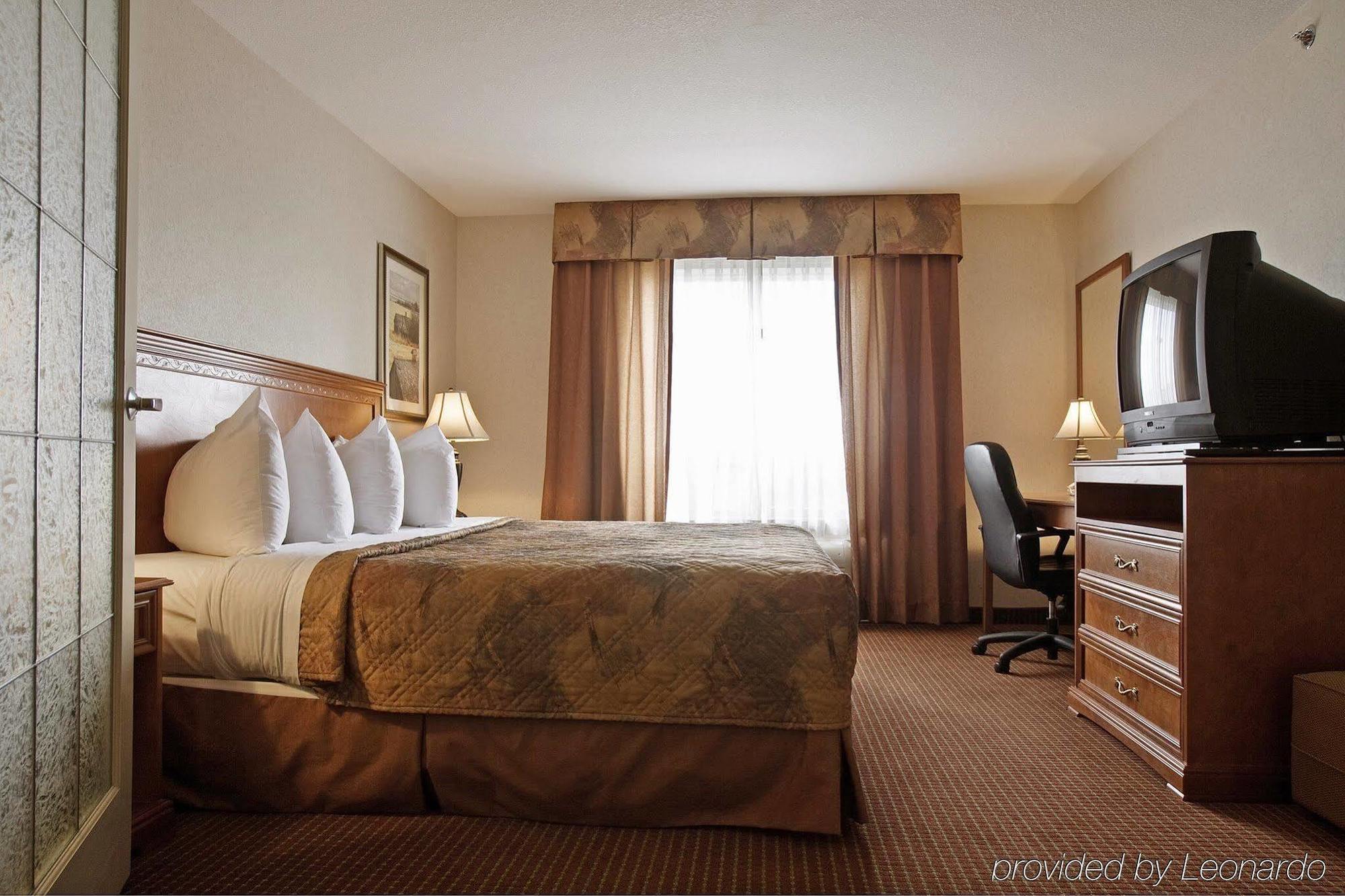 Stonebridge Hotel Досон-Крик Номер фото